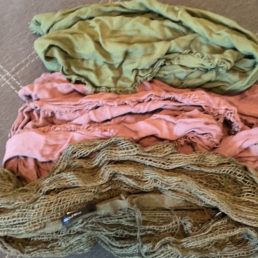 Lot of 3 scarves